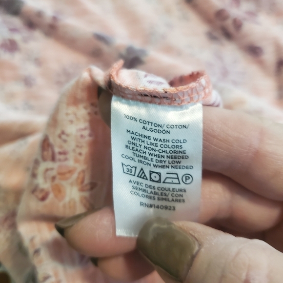 LOFT Floral Print vneck tee shirt 100% cotton Size Small, colorful - Picture 7 of 9